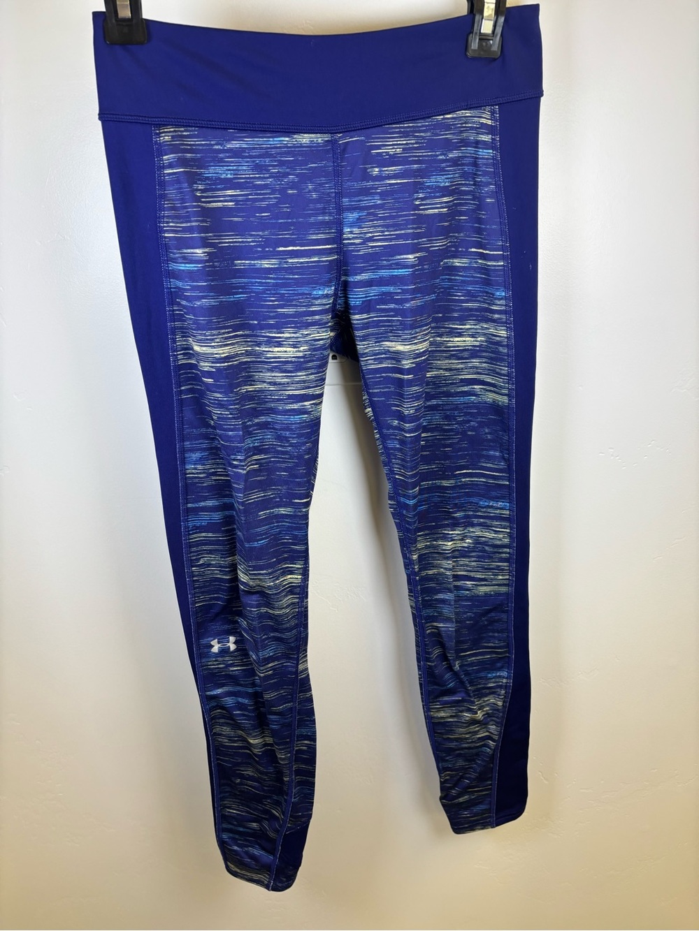 UNDER ARMOUR LEGGINGS YOGA PANTS WOMEN M - S  PURPLE WITH LINE DESIGN